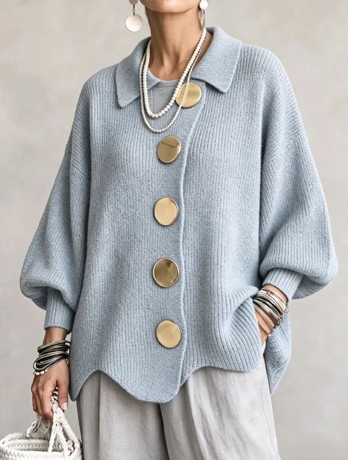 Victory | Oversized cardigan with large golden buttons